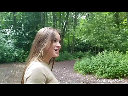 ❤️ Evelinari toki publiko batean izorratzen genuela proposatu nion! Baietz esan zuen. Orduan ipurdian izorratu eta ahoan esperma. Orduan bere burua haserretu zen. Sexu bideoa gugan ❌