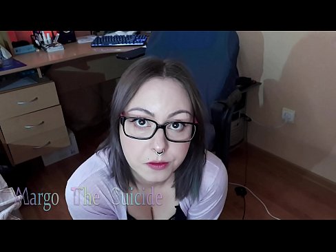 ❤️ Neska sexy betaurrekoekin dildoa zurrupatzen du kameraren aurrean Sexu bideoa gugan ❌